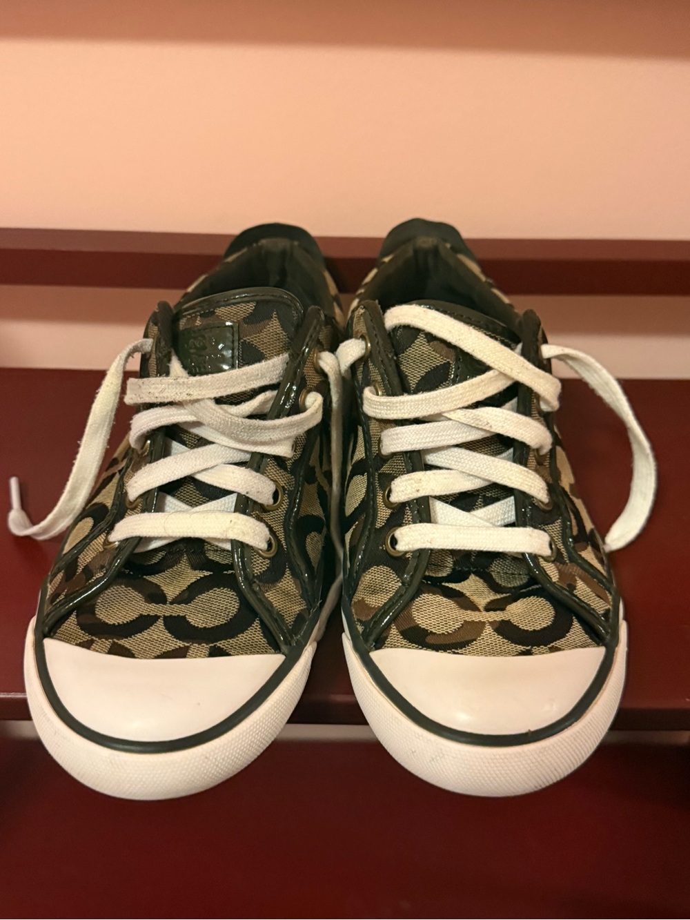 Coach  women Signature Canvas Low-Top Sneakers in Khaki/Green size 7,5